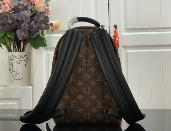 LOUIS VUITTON PALM SPRINGS PM NEW EDITON [M44870] CELINE CHANEL ACCESSORIES LOEWE SHOES LOUIS VUITTON DIRO YSL OTHER BRAND HANDBAGS BALENCIAGA BOTTEGA VENETA GOYARD HERMES BURBERRY VALENTINO GUCCI FENDI MIUMIU CHLOE PRADA BVLGARI SUITCASE NEW ARRIVAL 