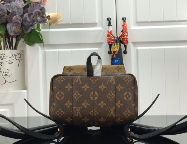LOUIS VUITTON PALM SPRINGS PM NEW EDITON [M44870] CELINE CHANEL ACCESSORIES LOEWE SHOES LOUIS VUITTON DIRO YSL OTHER BRAND HANDBAGS BALENCIAGA BOTTEGA VENETA GOYARD HERMES BURBERRY VALENTINO GUCCI FENDI MIUMIU CHLOE PRADA BVLGARI SUITCASE NEW ARRIVAL 