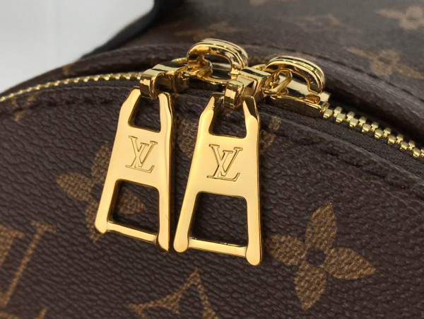 LOUIS VUITTON PALM SPRINGS PM NEW EDITON [M44870] CELINE CHANEL ACCESSORIES LOEWE SHOES LOUIS VUITTON DIRO YSL OTHER BRAND HANDBAGS BALENCIAGA BOTTEGA VENETA GOYARD HERMES BURBERRY VALENTINO GUCCI FENDI MIUMIU CHLOE PRADA BVLGARI SUITCASE NEW ARRIVAL 