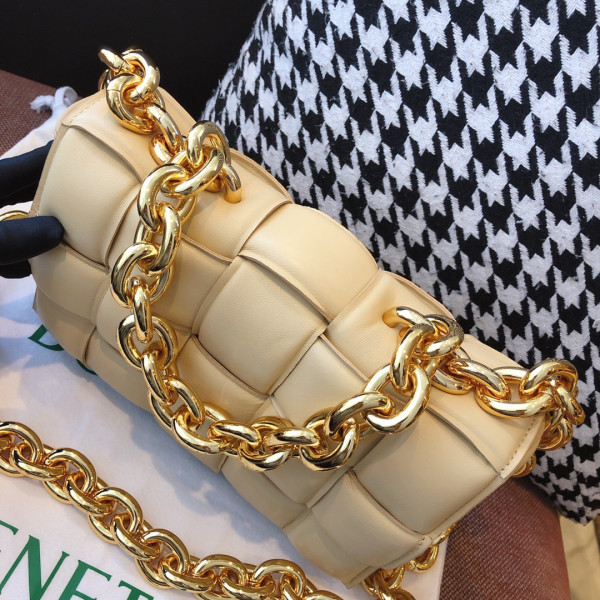 BOTTEGA VENETA THE CHAIN CASSETTE [Bottega65] CELINE CHANEL ACCESSORIES LOEWE SHOES LOUIS VUITTON DIRO YSL OTHER BRAND HANDBAGS BALENCIAGA BOTTEGA VENETA GOYARD HERMES BURBERRY VALENTINO GUCCI FENDI MIUMIU CHLOE PRADA BVLGARI SUITCASE NEW ARRIVAL 