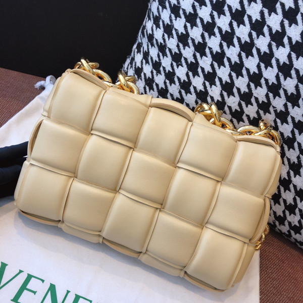 BOTTEGA VENETA THE CHAIN CASSETTE [Bottega65] CELINE CHANEL ACCESSORIES LOEWE SHOES LOUIS VUITTON DIRO YSL OTHER BRAND HANDBAGS BALENCIAGA BOTTEGA VENETA GOYARD HERMES BURBERRY VALENTINO GUCCI FENDI MIUMIU CHLOE PRADA BVLGARI SUITCASE NEW ARRIVAL 