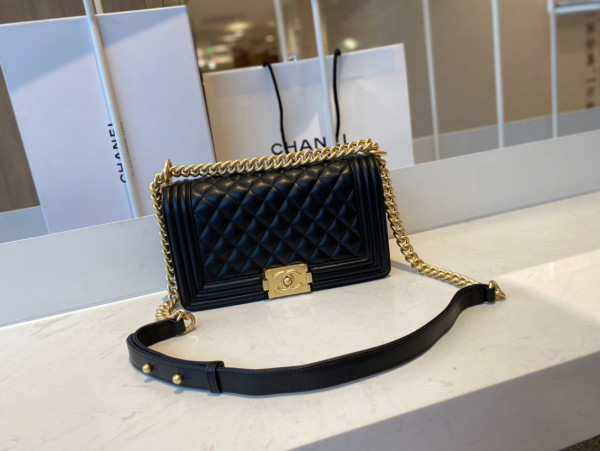 CL BOY BAG 20CM/25CM [Chanle1706] CELINE CHANEL ACCESSORIES LOEWE SHOES LOUIS VUITTON DIRO YSL OTHER BRAND HANDBAGS BALENCIAGA BOTTEGA VENETA GOYARD HERMES BURBERRY VALENTINO GUCCI FENDI MIUMIU CHLOE PRADA BVLGARI SUITCASE NEW ARRIVAL 