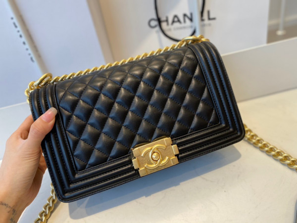 CL BOY BAG 20CM/25CM [Chanle1706] CELINE CHANEL ACCESSORIES LOEWE SHOES LOUIS VUITTON DIRO YSL OTHER BRAND HANDBAGS BALENCIAGA BOTTEGA VENETA GOYARD HERMES BURBERRY VALENTINO GUCCI FENDI MIUMIU CHLOE PRADA BVLGARI SUITCASE NEW ARRIVAL 