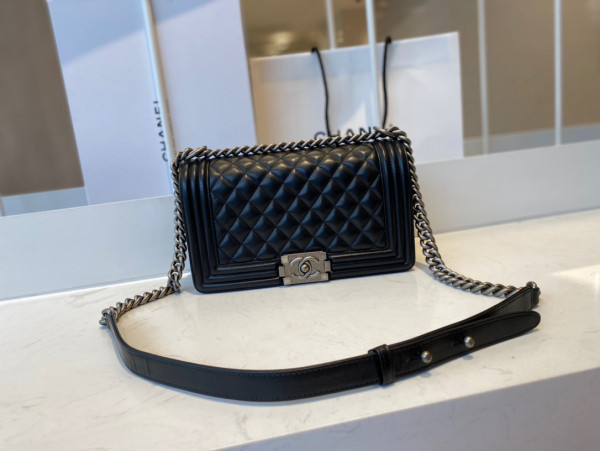 CL BOY BAG 20CM/25CM [Chanle1705] CELINE CHANEL ACCESSORIES LOEWE SHOES LOUIS VUITTON DIRO YSL OTHER BRAND HANDBAGS BALENCIAGA BOTTEGA VENETA GOYARD HERMES BURBERRY VALENTINO GUCCI FENDI MIUMIU CHLOE PRADA BVLGARI SUITCASE NEW ARRIVAL 