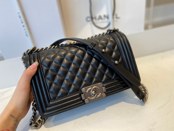 CL BOY BAG 20CM/25CM [Chanle1705] CELINE CHANEL ACCESSORIES LOEWE SHOES LOUIS VUITTON DIRO YSL OTHER BRAND HANDBAGS BALENCIAGA BOTTEGA VENETA GOYARD HERMES BURBERRY VALENTINO GUCCI FENDI MIUMIU CHLOE PRADA BVLGARI SUITCASE NEW ARRIVAL 