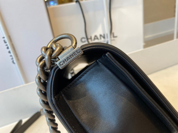 CL BOY BAG 20CM/25CM [Chanle1705] CELINE CHANEL ACCESSORIES LOEWE SHOES LOUIS VUITTON DIRO YSL OTHER BRAND HANDBAGS BALENCIAGA BOTTEGA VENETA GOYARD HERMES BURBERRY VALENTINO GUCCI FENDI MIUMIU CHLOE PRADA BVLGARI SUITCASE NEW ARRIVAL 