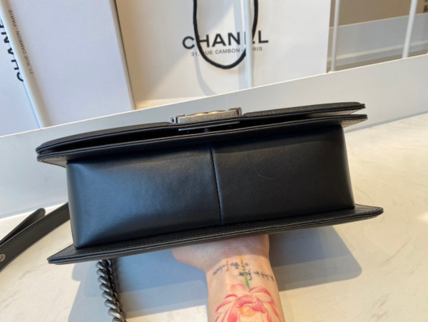 CL BOY BAG 20CM/25CM [Chanle1705] CELINE CHANEL ACCESSORIES LOEWE SHOES LOUIS VUITTON DIRO YSL OTHER BRAND HANDBAGS BALENCIAGA BOTTEGA VENETA GOYARD HERMES BURBERRY VALENTINO GUCCI FENDI MIUMIU CHLOE PRADA BVLGARI SUITCASE NEW ARRIVAL 