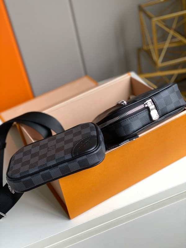 LOUIS VUITTON SCOTT MESSENGER [N50018] CELINE CHANEL ACCESSORIES LOEWE SHOES LOUIS VUITTON DIRO YSL OTHER BRAND HANDBAGS BALENCIAGA BOTTEGA VENETA GOYARD HERMES BURBERRY VALENTINO GUCCI FENDI MIUMIU CHLOE PRADA BVLGARI SUITCASE NEW ARRIVAL 