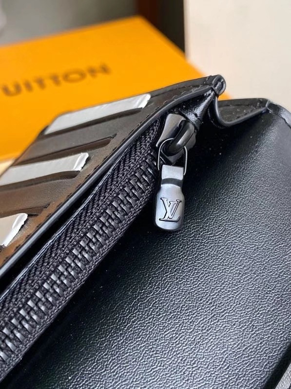 LOUIS VUITTON BRAZZA WALLET [M69980] CELINE CHANEL ACCESSORIES LOEWE SHOES LOUIS VUITTON DIRO YSL OTHER BRAND HANDBAGS BALENCIAGA BOTTEGA VENETA GOYARD HERMES BURBERRY VALENTINO GUCCI FENDI MIUMIU CHLOE PRADA BVLGARI SUITCASE NEW ARRIVAL 