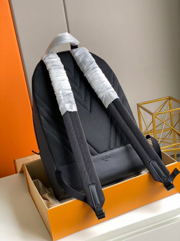 LOUIS VUITTON BACKPACK [M57079] CELINE CHANEL ACCESSORIES LOEWE SHOES LOUIS VUITTON DIRO YSL OTHER BRAND HANDBAGS BALENCIAGA BOTTEGA VENETA GOYARD HERMES BURBERRY VALENTINO GUCCI FENDI MIUMIU CHLOE PRADA BVLGARI SUITCASE NEW ARRIVAL 