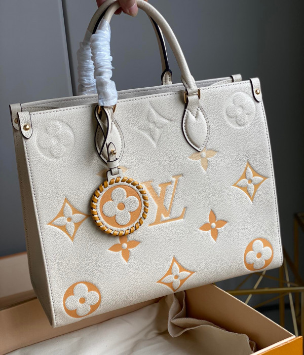 LOUIS VUITTON ONTHEGO MM [M45717] CELINE CHANEL ACCESSORIES LOEWE SHOES LOUIS VUITTON DIRO YSL OTHER BRAND HANDBAGS BALENCIAGA BOTTEGA VENETA GOYARD HERMES BURBERRY VALENTINO GUCCI FENDI MIUMIU CHLOE PRADA BVLGARI SUITCASE NEW ARRIVAL 
