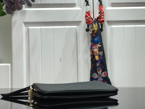 LOUIS VUITTON DOUBLE ZIP POCHETTE [M68568] CELINE CHANEL ACCESSORIES LOEWE SHOES LOUIS VUITTON DIRO YSL OTHER BRAND HANDBAGS BALENCIAGA BOTTEGA VENETA GOYARD HERMES BURBERRY VALENTINO GUCCI FENDI MIUMIU CHLOE PRADA BVLGARI SUITCASE NEW ARRIVAL 