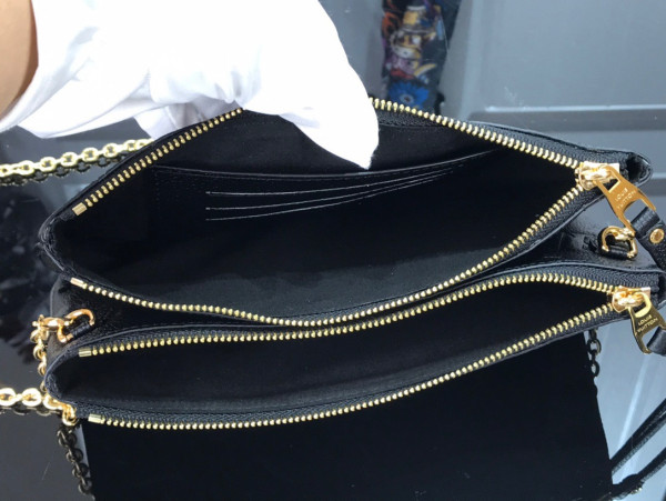 LOUIS VUITTON DOUBLE ZIP POCHETTE [M68568] CELINE CHANEL ACCESSORIES LOEWE SHOES LOUIS VUITTON DIRO YSL OTHER BRAND HANDBAGS BALENCIAGA BOTTEGA VENETA GOYARD HERMES BURBERRY VALENTINO GUCCI FENDI MIUMIU CHLOE PRADA BVLGARI SUITCASE NEW ARRIVAL 