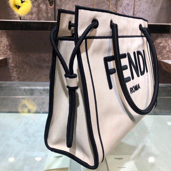 FENDI TOTE [Fendi298] CELINE CHANEL ACCESSORIES LOEWE SHOES LOUIS VUITTON DIRO YSL OTHER BRAND HANDBAGS BALENCIAGA BOTTEGA VENETA GOYARD HERMES BURBERRY VALENTINO GUCCI FENDI MIUMIU CHLOE PRADA BVLGARI SUITCASE NEW ARRIVAL 