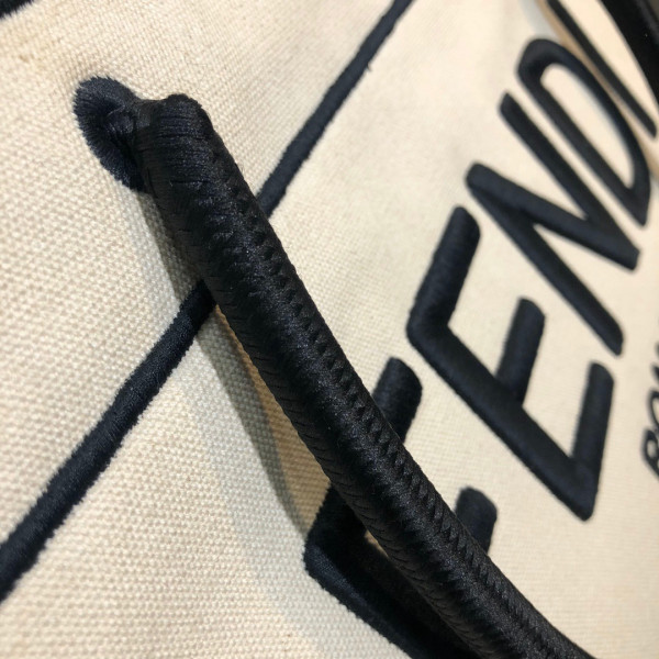 FENDI TOTE [Fendi298] CELINE CHANEL ACCESSORIES LOEWE SHOES LOUIS VUITTON DIRO YSL OTHER BRAND HANDBAGS BALENCIAGA BOTTEGA VENETA GOYARD HERMES BURBERRY VALENTINO GUCCI FENDI MIUMIU CHLOE PRADA BVLGARI SUITCASE NEW ARRIVAL 