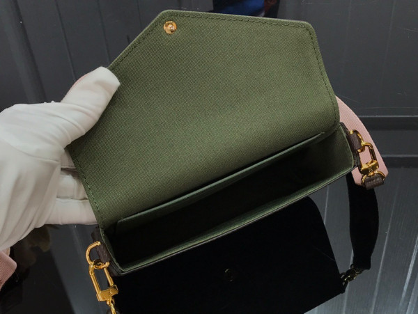 LOUIS VUITTON FELICIE STRAP & GO [Louis846] CELINE CHANEL ACCESSORIES LOEWE SHOES LOUIS VUITTON DIRO YSL OTHER BRAND HANDBAGS BALENCIAGA BOTTEGA VENETA GOYARD HERMES BURBERRY VALENTINO GUCCI FENDI MIUMIU CHLOE PRADA BVLGARI SUITCASE NEW ARRIVAL 