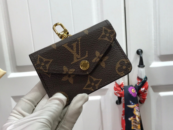 LOUIS VUITTON FELICIE STRAP & GO [Louis846] CELINE CHANEL ACCESSORIES LOEWE SHOES LOUIS VUITTON DIRO YSL OTHER BRAND HANDBAGS BALENCIAGA BOTTEGA VENETA GOYARD HERMES BURBERRY VALENTINO GUCCI FENDI MIUMIU CHLOE PRADA BVLGARI SUITCASE NEW ARRIVAL 