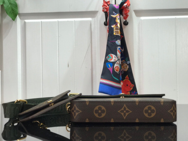 LOUIS VUITTON FELICIE STRAP & GO [M80091] CELINE CHANEL ACCESSORIES LOEWE SHOES LOUIS VUITTON DIRO YSL OTHER BRAND HANDBAGS BALENCIAGA BOTTEGA VENETA GOYARD HERMES BURBERRY VALENTINO GUCCI FENDI MIUMIU CHLOE PRADA BVLGARI SUITCASE NEW ARRIVAL 