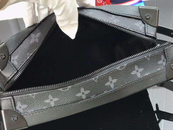 LOUIS VUITTON SOFT TRUNK [M44730] CELINE CHANEL ACCESSORIES LOEWE SHOES LOUIS VUITTON DIRO YSL OTHER BRAND HANDBAGS BALENCIAGA BOTTEGA VENETA GOYARD HERMES BURBERRY VALENTINO GUCCI FENDI MIUMIU CHLOE PRADA BVLGARI SUITCASE NEW ARRIVAL 
