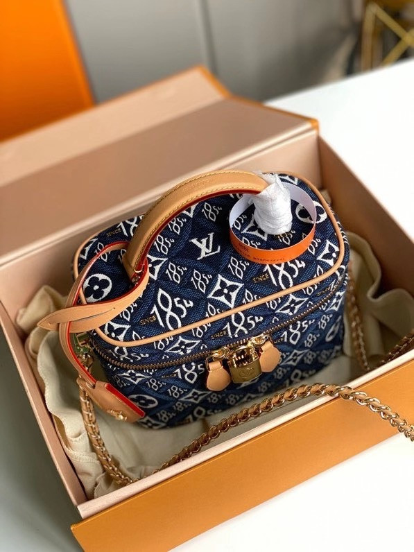 LOUIS VUITTON SINCE 1854 VANITY PM [M57403] CELINE CHANEL ACCESSORIES LOEWE SHOES LOUIS VUITTON DIRO YSL OTHER BRAND HANDBAGS BALENCIAGA BOTTEGA VENETA GOYARD HERMES BURBERRY VALENTINO GUCCI FENDI MIUMIU CHLOE PRADA BVLGARI SUITCASE NEW ARRIVAL 