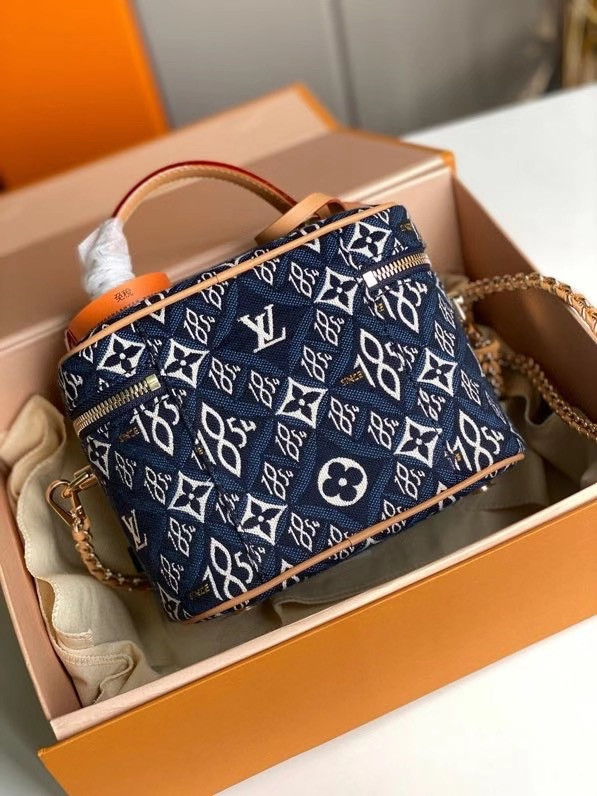 LOUIS VUITTON SINCE 1854 VANITY PM [M57403] CELINE CHANEL ACCESSORIES LOEWE SHOES LOUIS VUITTON DIRO YSL OTHER BRAND HANDBAGS BALENCIAGA BOTTEGA VENETA GOYARD HERMES BURBERRY VALENTINO GUCCI FENDI MIUMIU CHLOE PRADA BVLGARI SUITCASE NEW ARRIVAL 