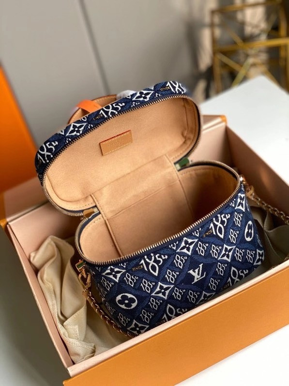 LOUIS VUITTON SINCE 1854 VANITY PM [M57403] CELINE CHANEL ACCESSORIES LOEWE SHOES LOUIS VUITTON DIRO YSL OTHER BRAND HANDBAGS BALENCIAGA BOTTEGA VENETA GOYARD HERMES BURBERRY VALENTINO GUCCI FENDI MIUMIU CHLOE PRADA BVLGARI SUITCASE NEW ARRIVAL 