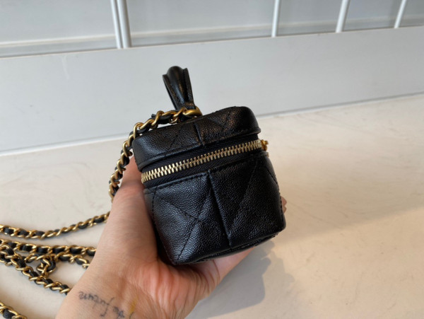 CL SMALL VANITY WITH CHAIN [AP2194-1] CELINE CHANEL ACCESSORIES LOEWE SHOES LOUIS VUITTON DIRO YSL OTHER BRAND HANDBAGS BALENCIAGA BOTTEGA VENETA GOYARD HERMES BURBERRY VALENTINO GUCCI FENDI MIUMIU CHLOE PRADA BVLGARI SUITCASE NEW ARRIVAL 