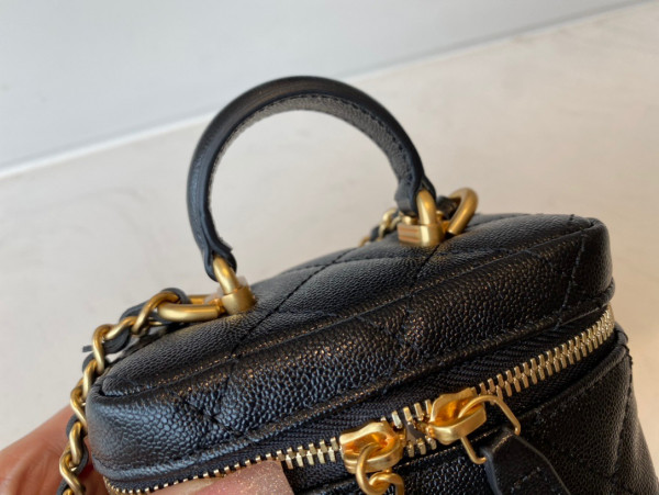 CL SMALL VANITY WITH CHAIN [AP2194-1] CELINE CHANEL ACCESSORIES LOEWE SHOES LOUIS VUITTON DIRO YSL OTHER BRAND HANDBAGS BALENCIAGA BOTTEGA VENETA GOYARD HERMES BURBERRY VALENTINO GUCCI FENDI MIUMIU CHLOE PRADA BVLGARI SUITCASE NEW ARRIVAL 