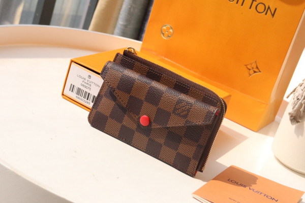 LOUIS VUITTON CARD HOLDER RECTO VERSO [N60406] CELINE CHANEL ACCESSORIES LOEWE SHOES LOUIS VUITTON DIRO YSL OTHER BRAND HANDBAGS BALENCIAGA BOTTEGA VENETA GOYARD HERMES BURBERRY VALENTINO GUCCI FENDI MIUMIU CHLOE PRADA BVLGARI SUITCASE NEW ARRIVAL 