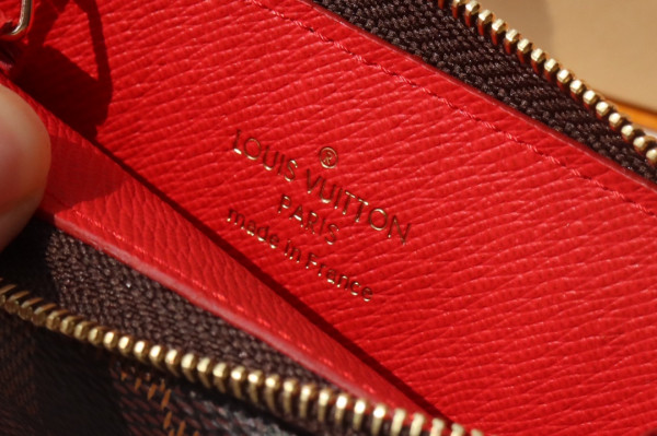 LOUIS VUITTON CARD HOLDER RECTO VERSO [N60406] CELINE CHANEL ACCESSORIES LOEWE SHOES LOUIS VUITTON DIRO YSL OTHER BRAND HANDBAGS BALENCIAGA BOTTEGA VENETA GOYARD HERMES BURBERRY VALENTINO GUCCI FENDI MIUMIU CHLOE PRADA BVLGARI SUITCASE NEW ARRIVAL 