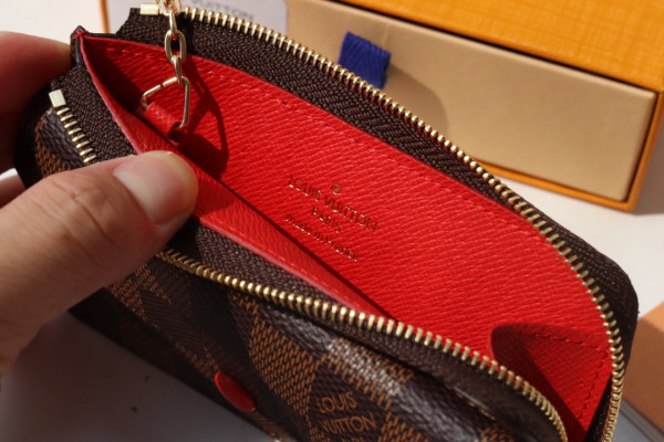 LOUIS VUITTON CARD HOLDER RECTO VERSO [N60406] CELINE CHANEL ACCESSORIES LOEWE SHOES LOUIS VUITTON DIRO YSL OTHER BRAND HANDBAGS BALENCIAGA BOTTEGA VENETA GOYARD HERMES BURBERRY VALENTINO GUCCI FENDI MIUMIU CHLOE PRADA BVLGARI SUITCASE NEW ARRIVAL 