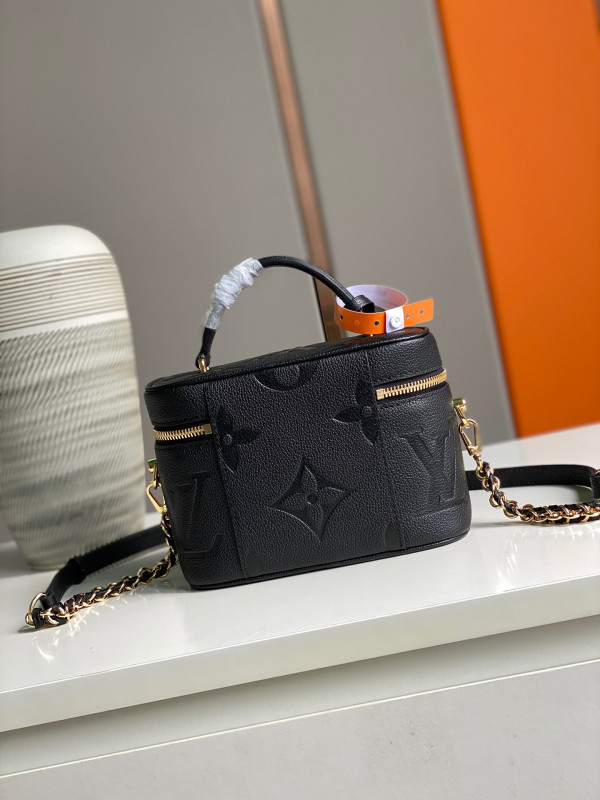 LOUIS VUITTON VANITY PM [M57118] CELINE CHANEL ACCESSORIES LOEWE SHOES LOUIS VUITTON DIRO YSL OTHER BRAND HANDBAGS BALENCIAGA BOTTEGA VENETA GOYARD HERMES BURBERRY VALENTINO GUCCI FENDI MIUMIU CHLOE PRADA BVLGARI SUITCASE NEW ARRIVAL 