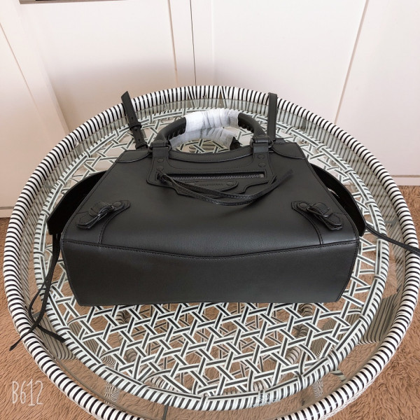 BALENCIAGA NEO CLASSIC SMALL TOP HANDLE BAG [Balenciaga153] CELINE CHANEL ACCESSORIES LOEWE SHOES LOUIS VUITTON DIRO YSL OTHER BRAND HANDBAGS BALENCIAGA BOTTEGA VENETA GOYARD HERMES BURBERRY VALENTINO GUCCI FENDI MIUMIU CHLOE PRADA BVLGARI SUITCASE NEW ARRIVAL 