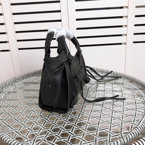 BALENCIAGA NEO CLASSIC MINI TOP HANDLE BAG [Balenciaga152] CELINE CHANEL ACCESSORIES LOEWE SHOES LOUIS VUITTON DIRO YSL OTHER BRAND HANDBAGS BALENCIAGA BOTTEGA VENETA GOYARD HERMES BURBERRY VALENTINO GUCCI FENDI MIUMIU CHLOE PRADA BVLGARI SUITCASE NEW ARRIVAL 