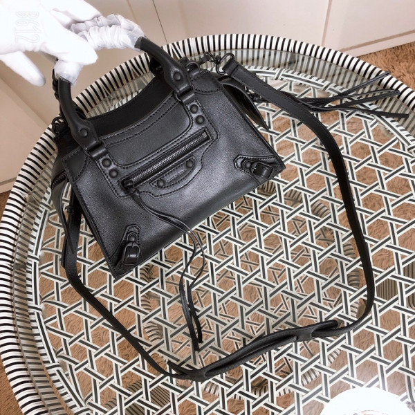 BALENCIAGA NEO CLASSIC MINI TOP HANDLE BAG [Balenciaga152] CELINE CHANEL ACCESSORIES LOEWE SHOES LOUIS VUITTON DIRO YSL OTHER BRAND HANDBAGS BALENCIAGA BOTTEGA VENETA GOYARD HERMES BURBERRY VALENTINO GUCCI FENDI MIUMIU CHLOE PRADA BVLGARI SUITCASE NEW ARRIVAL 