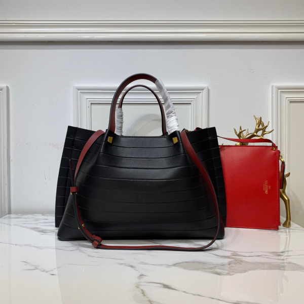 VALENTINO GARAVANI ESCAPE TOTE BAG [Valentino88] CELINE CHANEL ACCESSORIES LOEWE SHOES LOUIS VUITTON DIRO YSL OTHER BRAND HANDBAGS BALENCIAGA BOTTEGA VENETA GOYARD HERMES BURBERRY VALENTINO GUCCI FENDI MIUMIU CHLOE PRADA BVLGARI SUITCASE NEW ARRIVAL 