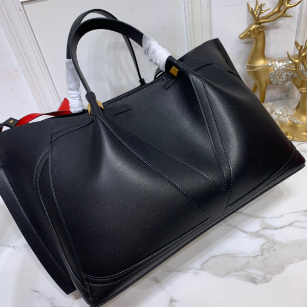 VALENTINO GARAVANI ESCAPE TOTE BAG [Valentino84] CELINE CHANEL ACCESSORIES LOEWE SHOES LOUIS VUITTON DIRO YSL OTHER BRAND HANDBAGS BALENCIAGA BOTTEGA VENETA GOYARD HERMES BURBERRY VALENTINO GUCCI FENDI MIUMIU CHLOE PRADA BVLGARI SUITCASE NEW ARRIVAL 