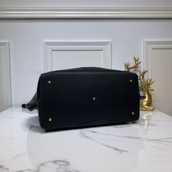 VALENTINO GARAVANI ESCAPE TOTE BAG [Valentino84] CELINE CHANEL ACCESSORIES LOEWE SHOES LOUIS VUITTON DIRO YSL OTHER BRAND HANDBAGS BALENCIAGA BOTTEGA VENETA GOYARD HERMES BURBERRY VALENTINO GUCCI FENDI MIUMIU CHLOE PRADA BVLGARI SUITCASE NEW ARRIVAL 
