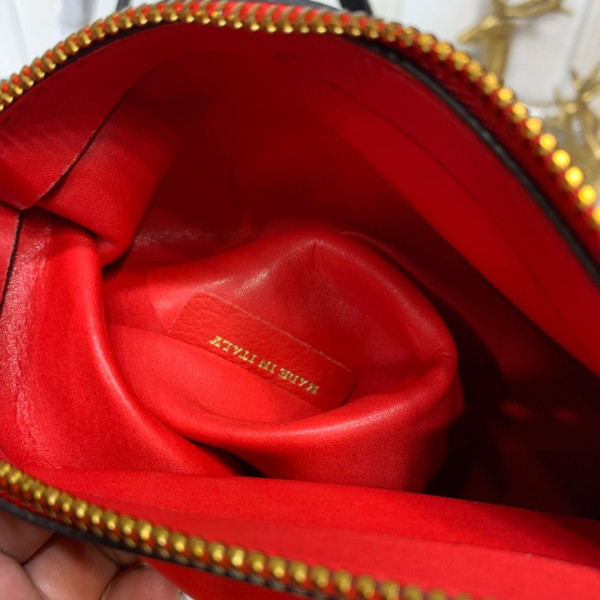 VALENTINO GARAVANI ESCAPE TOTE BAG [Valentino84] CELINE CHANEL ACCESSORIES LOEWE SHOES LOUIS VUITTON DIRO YSL OTHER BRAND HANDBAGS BALENCIAGA BOTTEGA VENETA GOYARD HERMES BURBERRY VALENTINO GUCCI FENDI MIUMIU CHLOE PRADA BVLGARI SUITCASE NEW ARRIVAL 
