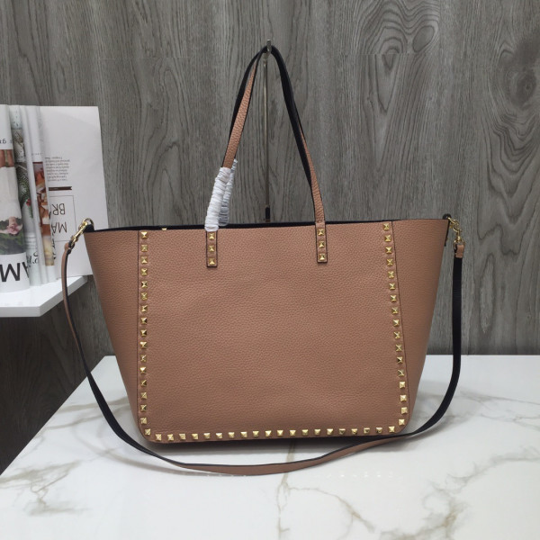 VALENTINO MEDIUM GRAIN CALFSKIN LEATHER ROCKSTUD BAG [Valentino82] CELINE CHANEL ACCESSORIES LOEWE SHOES LOUIS VUITTON DIRO YSL OTHER BRAND HANDBAGS BALENCIAGA BOTTEGA VENETA GOYARD HERMES BURBERRY VALENTINO GUCCI FENDI MIUMIU CHLOE PRADA BVLGARI SUITCASE NEW ARRIVAL 