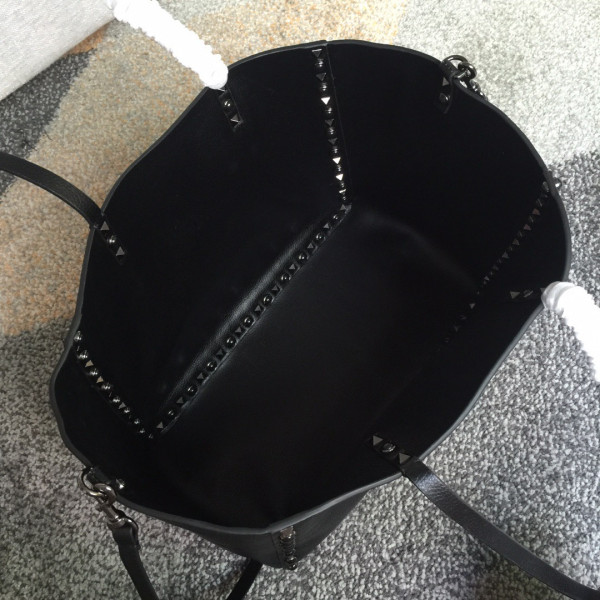 VALENTINO MEDIUM GRAIN CALFSKIN LEATHER ROCKSTUD BAG [Valentino81] CELINE CHANEL ACCESSORIES LOEWE SHOES LOUIS VUITTON DIRO YSL OTHER BRAND HANDBAGS BALENCIAGA BOTTEGA VENETA GOYARD HERMES BURBERRY VALENTINO GUCCI FENDI MIUMIU CHLOE PRADA BVLGARI SUITCASE NEW ARRIVAL 