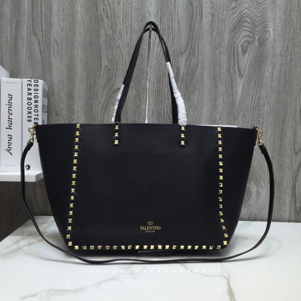 VALENTINO MEDIUM GRAIN CALFSKIN LEATHER ROCKSTUD BAG [Valentino78] CELINE CHANEL ACCESSORIES LOEWE SHOES LOUIS VUITTON DIRO YSL OTHER BRAND HANDBAGS BALENCIAGA BOTTEGA VENETA GOYARD HERMES BURBERRY VALENTINO GUCCI FENDI MIUMIU CHLOE PRADA BVLGARI SUITCASE NEW ARRIVAL 