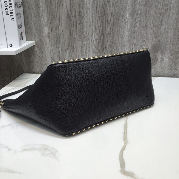 VALENTINO MEDIUM GRAIN CALFSKIN LEATHER ROCKSTUD BAG [Valentino78] CELINE CHANEL ACCESSORIES LOEWE SHOES LOUIS VUITTON DIRO YSL OTHER BRAND HANDBAGS BALENCIAGA BOTTEGA VENETA GOYARD HERMES BURBERRY VALENTINO GUCCI FENDI MIUMIU CHLOE PRADA BVLGARI SUITCASE NEW ARRIVAL 