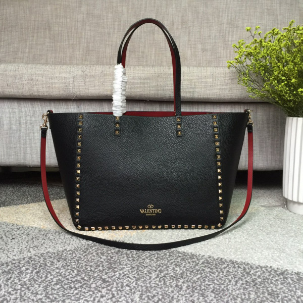 VALENTINO MEDIUM GRAIN CALFSKIN LEATHER ROCKSTUD BAG [Valentino77] CELINE CHANEL ACCESSORIES LOEWE SHOES LOUIS VUITTON DIRO YSL OTHER BRAND HANDBAGS BALENCIAGA BOTTEGA VENETA GOYARD HERMES BURBERRY VALENTINO GUCCI FENDI MIUMIU CHLOE PRADA BVLGARI SUITCASE NEW ARRIVAL 