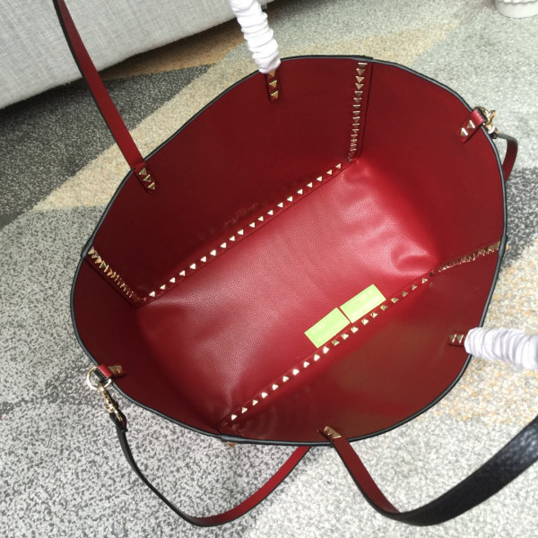 VALENTINO MEDIUM GRAIN CALFSKIN LEATHER ROCKSTUD BAG [Valentino77] CELINE CHANEL ACCESSORIES LOEWE SHOES LOUIS VUITTON DIRO YSL OTHER BRAND HANDBAGS BALENCIAGA BOTTEGA VENETA GOYARD HERMES BURBERRY VALENTINO GUCCI FENDI MIUMIU CHLOE PRADA BVLGARI SUITCASE NEW ARRIVAL 