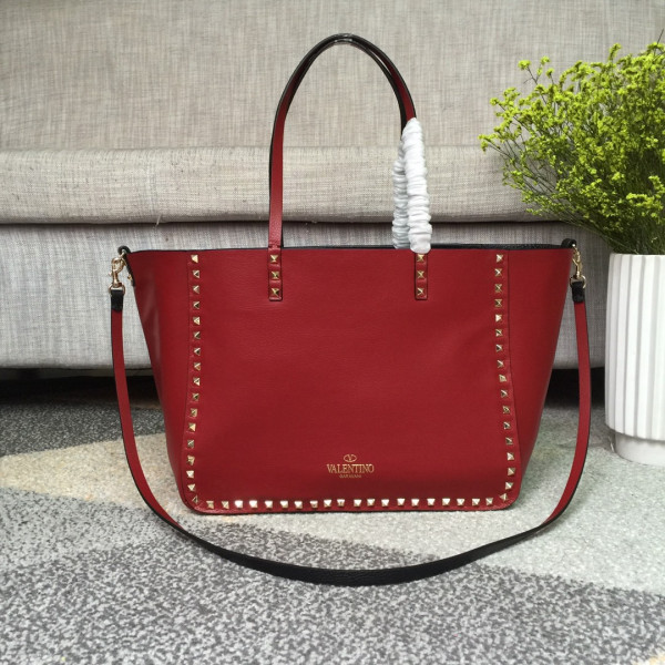 VALENTINO MEDIUM GRAIN CALFSKIN LEATHER ROCKSTUD BAG [Valentino77] CELINE CHANEL ACCESSORIES LOEWE SHOES LOUIS VUITTON DIRO YSL OTHER BRAND HANDBAGS BALENCIAGA BOTTEGA VENETA GOYARD HERMES BURBERRY VALENTINO GUCCI FENDI MIUMIU CHLOE PRADA BVLGARI SUITCASE NEW ARRIVAL 