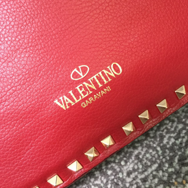 VALENTINO MEDIUM GRAIN CALFSKIN LEATHER ROCKSTUD BAG [Valentino77] CELINE CHANEL ACCESSORIES LOEWE SHOES LOUIS VUITTON DIRO YSL OTHER BRAND HANDBAGS BALENCIAGA BOTTEGA VENETA GOYARD HERMES BURBERRY VALENTINO GUCCI FENDI MIUMIU CHLOE PRADA BVLGARI SUITCASE NEW ARRIVAL 