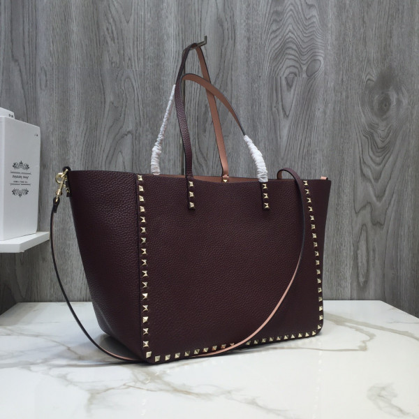 VALENTINO MEDIUM GRAIN CALFSKIN LEATHER ROCKSTUD BAG [Valentino75] CELINE CHANEL ACCESSORIES LOEWE SHOES LOUIS VUITTON DIRO YSL OTHER BRAND HANDBAGS BALENCIAGA BOTTEGA VENETA GOYARD HERMES BURBERRY VALENTINO GUCCI FENDI MIUMIU CHLOE PRADA BVLGARI SUITCASE NEW ARRIVAL 