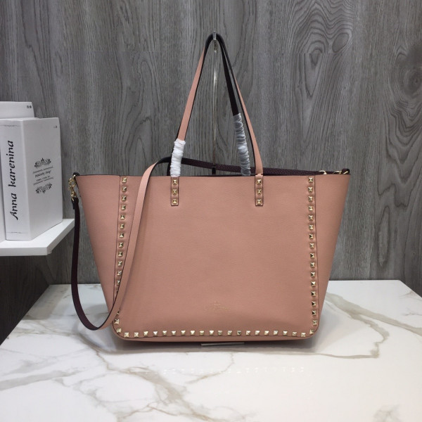 VALENTINO MEDIUM GRAIN CALFSKIN LEATHER ROCKSTUD BAG [Valentino75] CELINE CHANEL ACCESSORIES LOEWE SHOES LOUIS VUITTON DIRO YSL OTHER BRAND HANDBAGS BALENCIAGA BOTTEGA VENETA GOYARD HERMES BURBERRY VALENTINO GUCCI FENDI MIUMIU CHLOE PRADA BVLGARI SUITCASE NEW ARRIVAL 