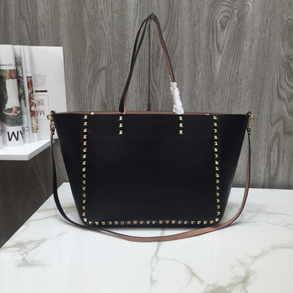 (image for) VALENTINO MEDIUM GRAIN CALFSKIN LEATHER ROCKSTUD BAG